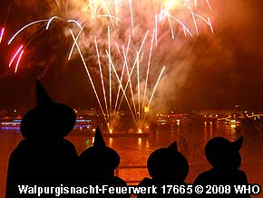 Hexenfest-Feuerwerk der Rheinschifffahrt in der Walpurgisnacht